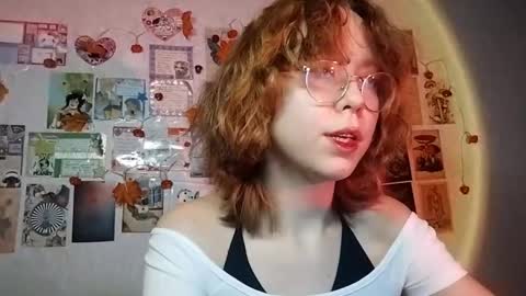 Snapshot of shy_kiss_twinkle_bloop chatting on 11-14-25, 01:32 Milena online show from 11-14-25, 01:32