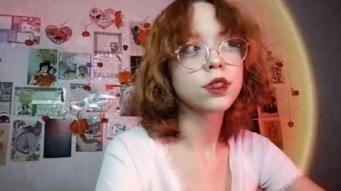 Snapshot of shy_kiss_twinkle_bloop chatting on 11-17-25, 01:17 Milena online show from 11-17-25, 01:17