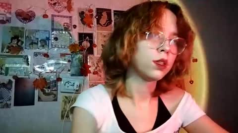 Snapshot of shy_kiss_twinkle_bloop chatting on 11-18-25, 01:48 Milena online show from 11-18-25, 01:48