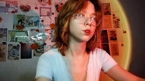 Snapshot of shy_kiss_twinkle_bloop chatting on 11-20-25, 01:11 Milena online show from 11-20-25, 01:11