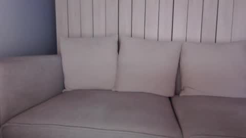 shy_schoolgirl_ online show from 12-24-24, 10:28