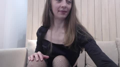 shy_schoolgirl_ online show from 12-30-24, 02:40