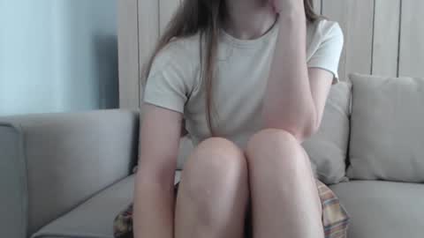 shy_schoolgirl_ online show from 02-08-25, 09:03