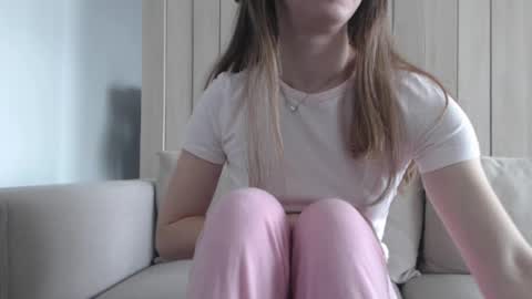 shy_schoolgirl_ online show from 03-05-25, 09:05