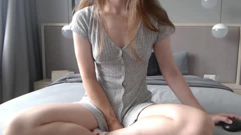 shy_schoolgirl_ online show from 09-12-25, 09:09