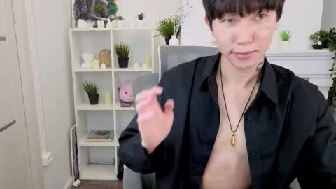 Snapshot of shyazianboy chatting on 11-25-25, 12:27 Yugo online show from 11-25-25, 12:27