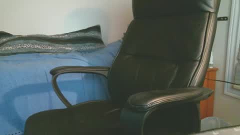shyboyhugecum2020 online show from 10-01-25, 02:39