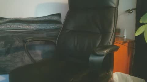 shyboyhugecum2020 online show from 12-17-25, 04:07