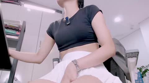 Snapshot of shyn_22 chatting on 10-23-25, 06:02 shyn_22 online show from 10-23-25, 06:02