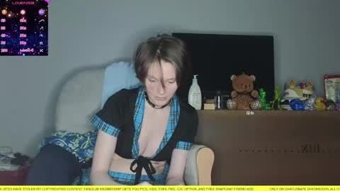 Snapshot of shyohiogirl chatting on 02-06-25, 09:22 Hippie online show from 02-06-25, 09:22