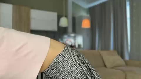 Snapshot of shyrubate chatting on 10-27-25, 06:06 Aurora online show from 10-27-25, 06:06