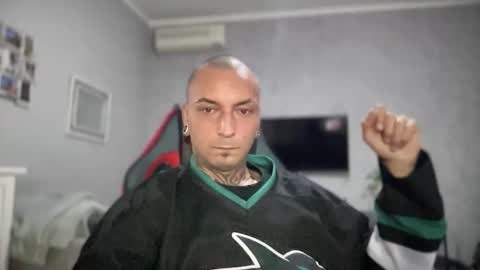 Snapshot of sidvicious23cm chatting on 10-24-25, 05:42 sidvicious23cm online show from 10-24-25, 05:42