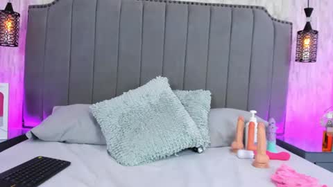 Camila Vargas online show from 12-23-24, 10:55