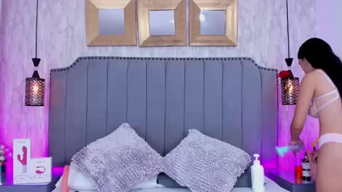 Camila Vargas online show from 02-04-25, 12:00