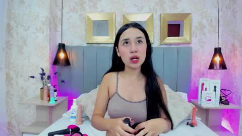 Camila Vargas online show from 02-12-25, 11:51