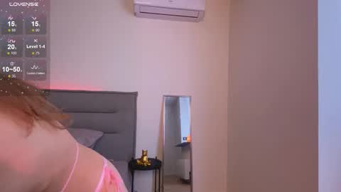 Snapshot of sienna_mi_ chatting on 11-22-25, 05:39 Lisa online show from 11-22-25, 05:39