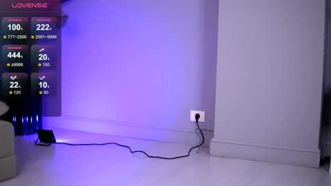 Snapshot of siennaluna chatting on 11-11-25, 10:04 Luna online show from 11-11-25, 10:04