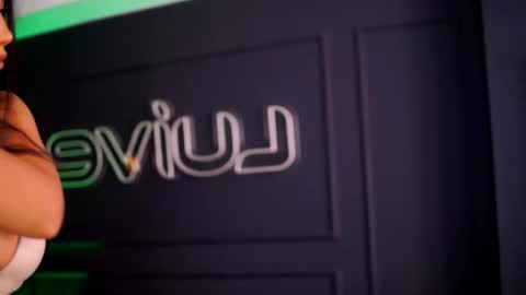 Sienna online show from 10-20-25, 09:54