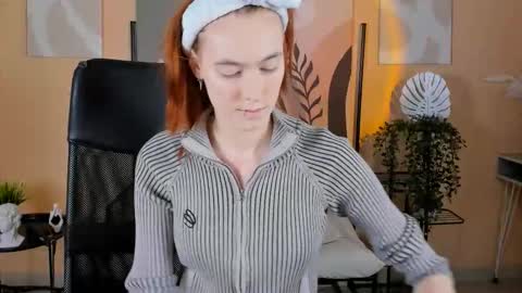 SieraHarper online show from 12-14-25, 04:34