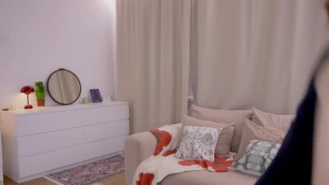 Snapshot of silent_chill chatting on 11-26-25, 04:08 Chilli online show from 11-26-25, 04:08