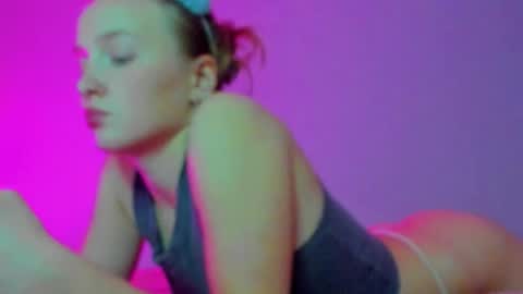 Snapshot of silky_huzelnut chatting on 10-10-25, 09:03 Mila online show from 10-10-25, 09:03