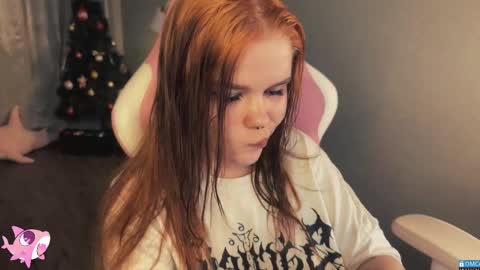 Snapshot of silkyfin chatting on 03-02-26, 02:35 Nixie online show from 03-02-26, 02:35