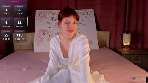 Snapshot of silly___woman chatting on 10-21-25, 01:45 silly___woman online show from 10-21-25, 01:45