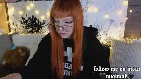 Snapshot of silly_soul chatting on 12-13-25, 11:32 Mia online show from 12-13-25, 11:32