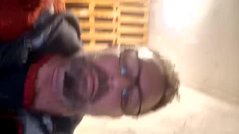 Snapshot of silversurfer1010 chatting on 01-19-25, 06:21 Silver online show from 01-19-25, 06:21