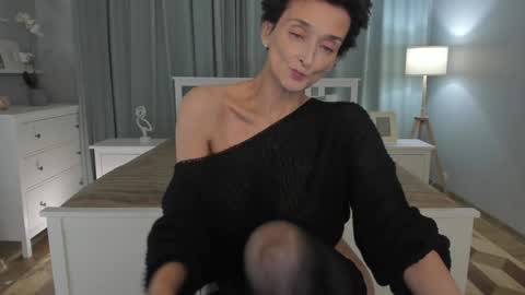 Snapshot of simonadebeauvoir chatting on 12-08-24, 01:25 Simona online show from 12-08-24, 01:25