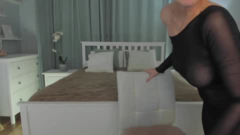 Snapshot of simonadebeauvoir chatting on 12-26-24, 04:14 Simona online show from 12-26-24, 04:14