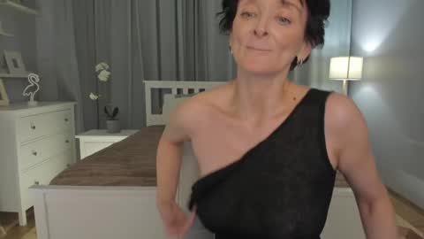 Snapshot of simonadebeauvoir chatting on 02-12-25, 04:33 Simona online show from 02-12-25, 04:33