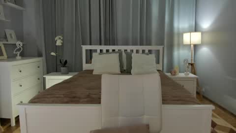 Snapshot of simonadebeauvoir chatting on 02-22-25, 10:18 Simona online show from 02-22-25, 10:18