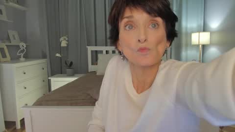 Snapshot of simonadebeauvoir chatting on 03-01-25, 12:12 Simona online show from 03-01-25, 12:12