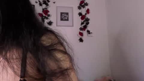 Snapshot of simone_philll chatting on 10-28-25, 08:33 Simone Phill online show from 10-28-25, 08:33