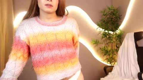 Snapshot of simone_sky chatting on 02-10-26, 12:59 simone_sky online show from 02-10-26, 12:59