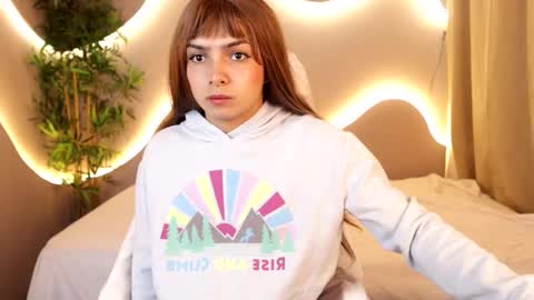 Snapshot of simone_sky chatting on 02-23-26, 01:41 simone_sky online show from 02-23-26, 01:41