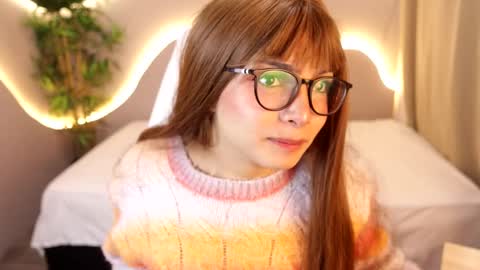 Snapshot of simone_sky chatting on 02-24-26, 12:47 simone_sky online show from 02-24-26, 12:47