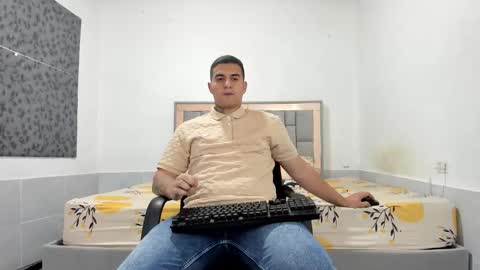 Snapshot of simonkeler chatting on 01-18-26, 12:14 SIMON KELER online show from 01-18-26, 12:14