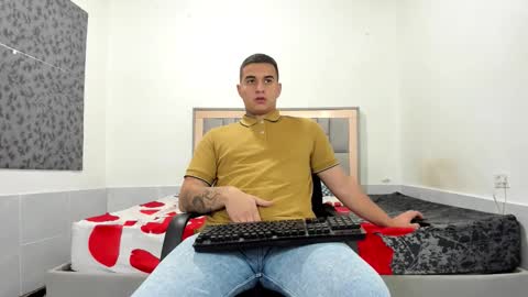 Snapshot of simonkeler chatting on 02-19-26, 01:12 SIMON KELER online show from 02-19-26, 01:12