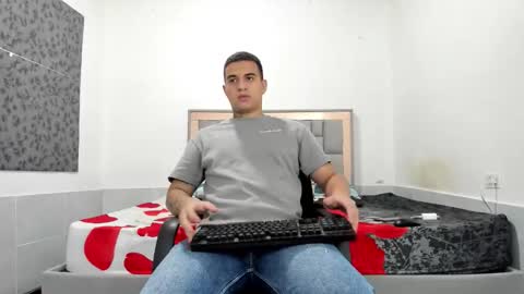 Snapshot of simonkeler chatting on 02-22-26, 03:51 SIMON KELER online show from 02-22-26, 03:51