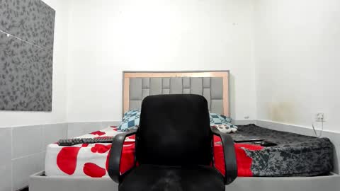 Snapshot of simonkeler chatting on 02-25-26, 02:43 SIMON KELER online show from 02-25-26, 02:43