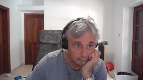 Snapshot of simonthenudist chatting on 11-08-25, 09:31 Simon online show from 11-08-25, 09:31