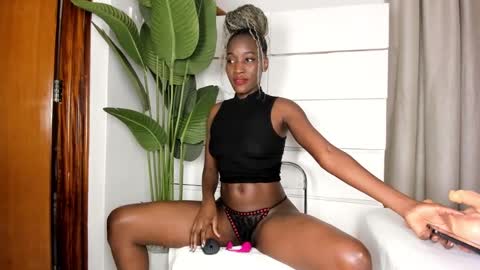 Snapshot of sincerre9_tara chatting on 02-13-25, 08:48 sincerre9_tara online show from 02-13-25, 08:48