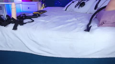 Ms. Sindel online show from 12-14-24, 05:14