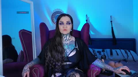 Ms. Sindel online show from 01-13-25, 01:39