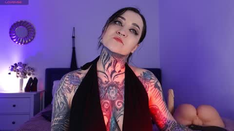 Ms. Sindel online show from 01-20-25, 01:32