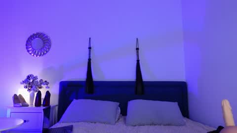 Ms. Sindel online show from 02-02-25, 04:54