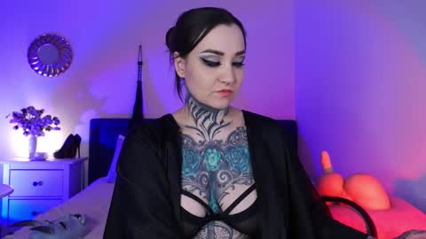 Ms. Sindel online show from 02-07-25, 01:43
