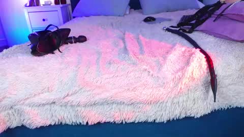 Ms. Sindel online show from 02-10-25, 05:52